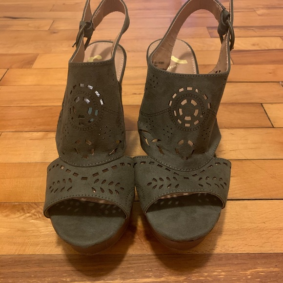 Shoes - Hunter green wedges